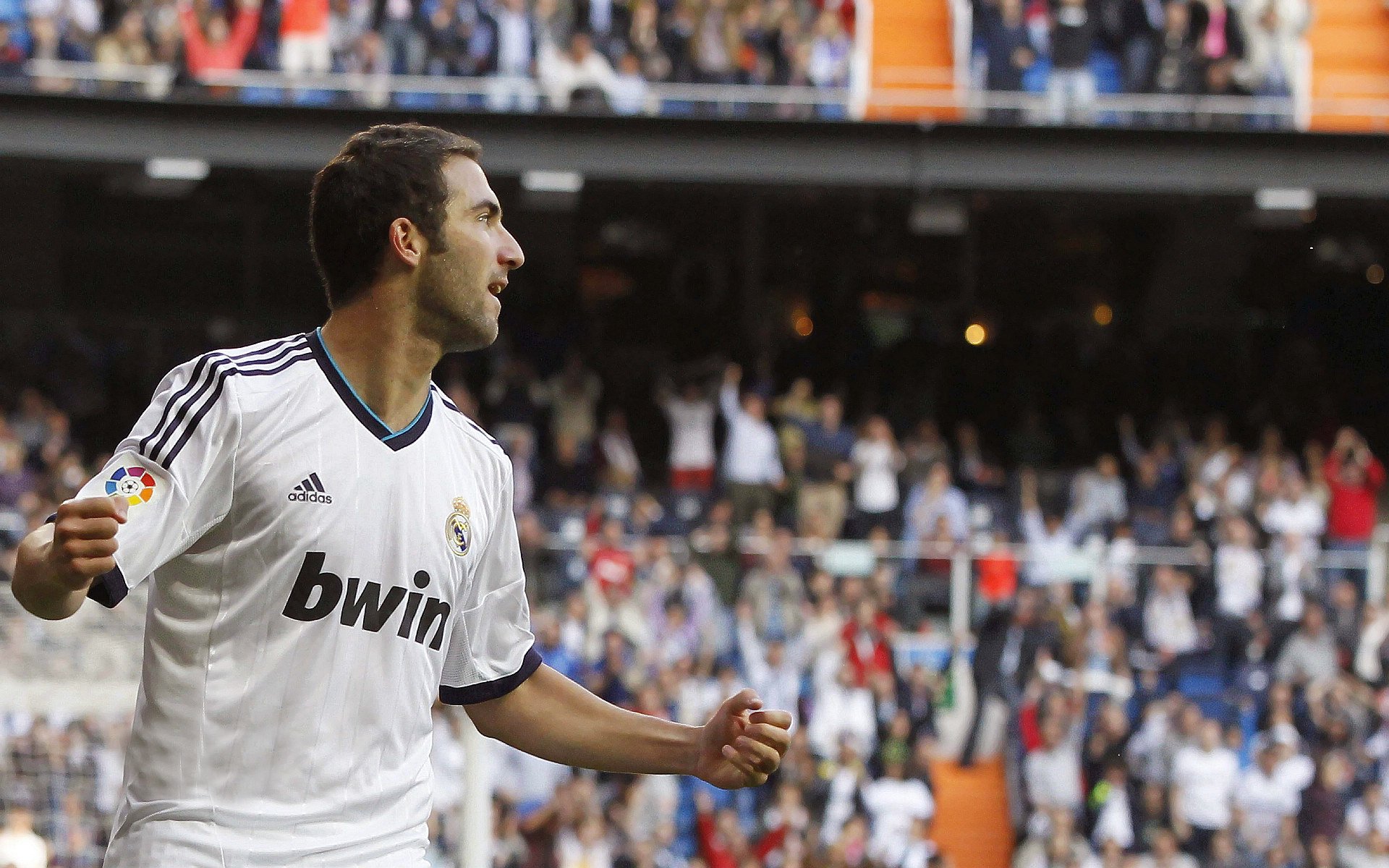 勒沃库森主场3-0战胜云达不莱梅,继续领跑德甲,勒沃库森引援